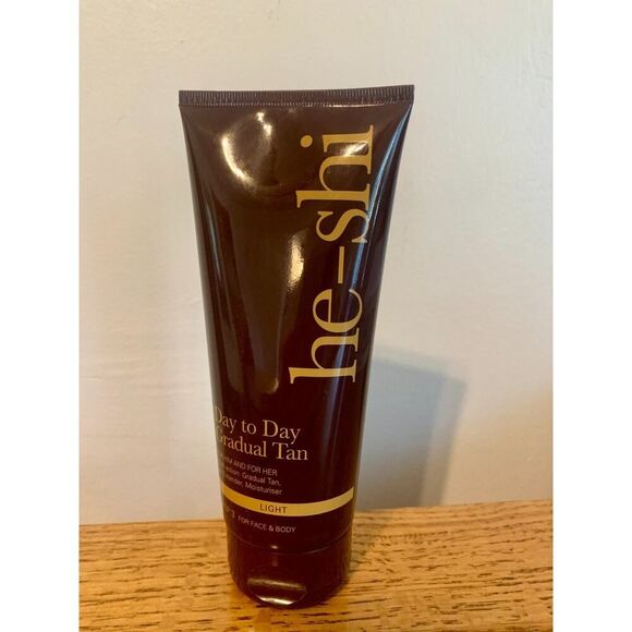 He Shi Day to Day Gradual Tan 200ml Light For him Her Tan Extender Moisturizer - Picture 2 of 7